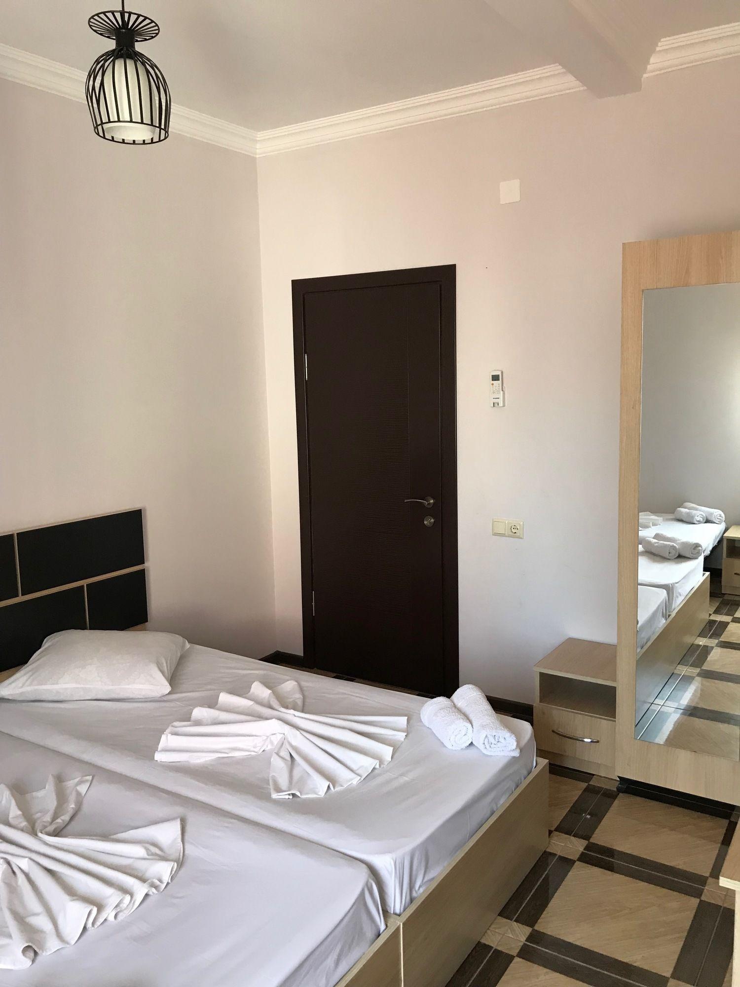 Holiday House Hotel Batumi Luaran gambar